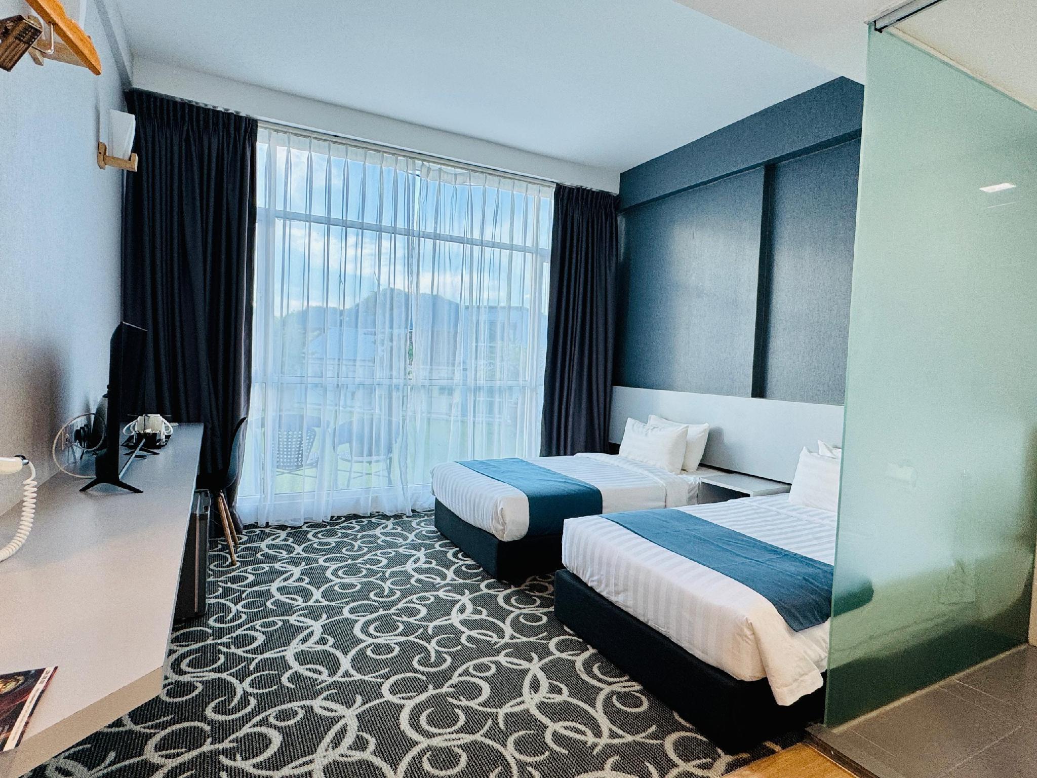 DELUXE TWIN WITH BALCONY