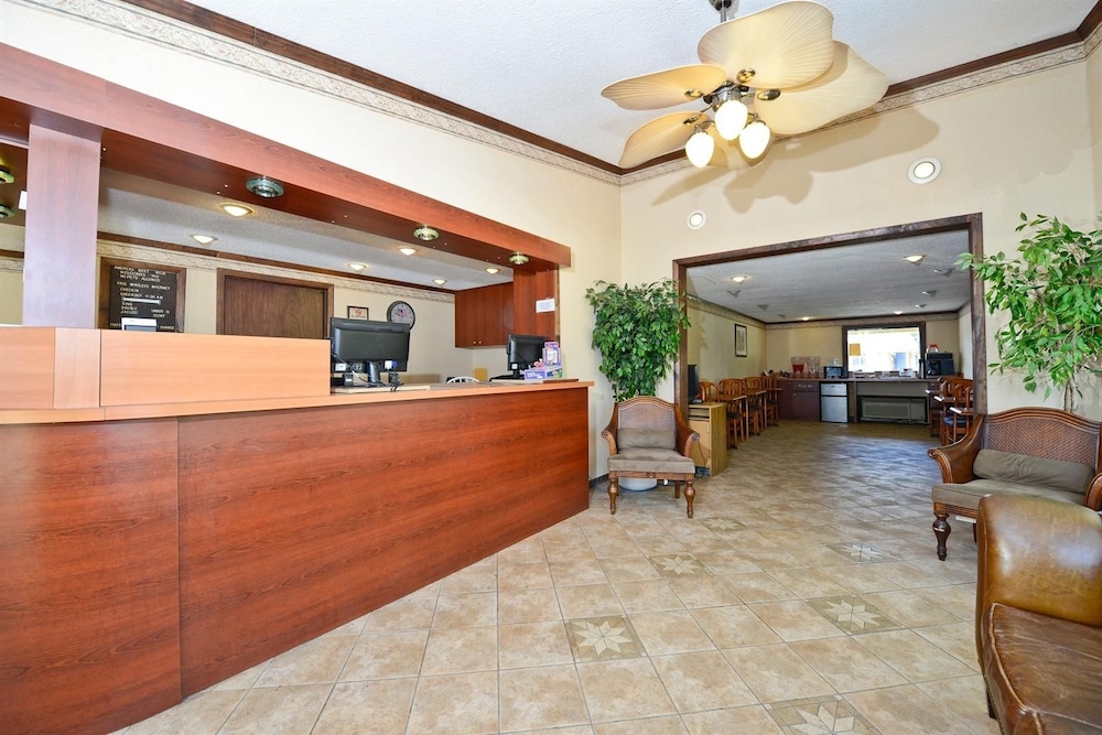 Americas Best Value Inn & Suites - Warren / Detroit 8/25
