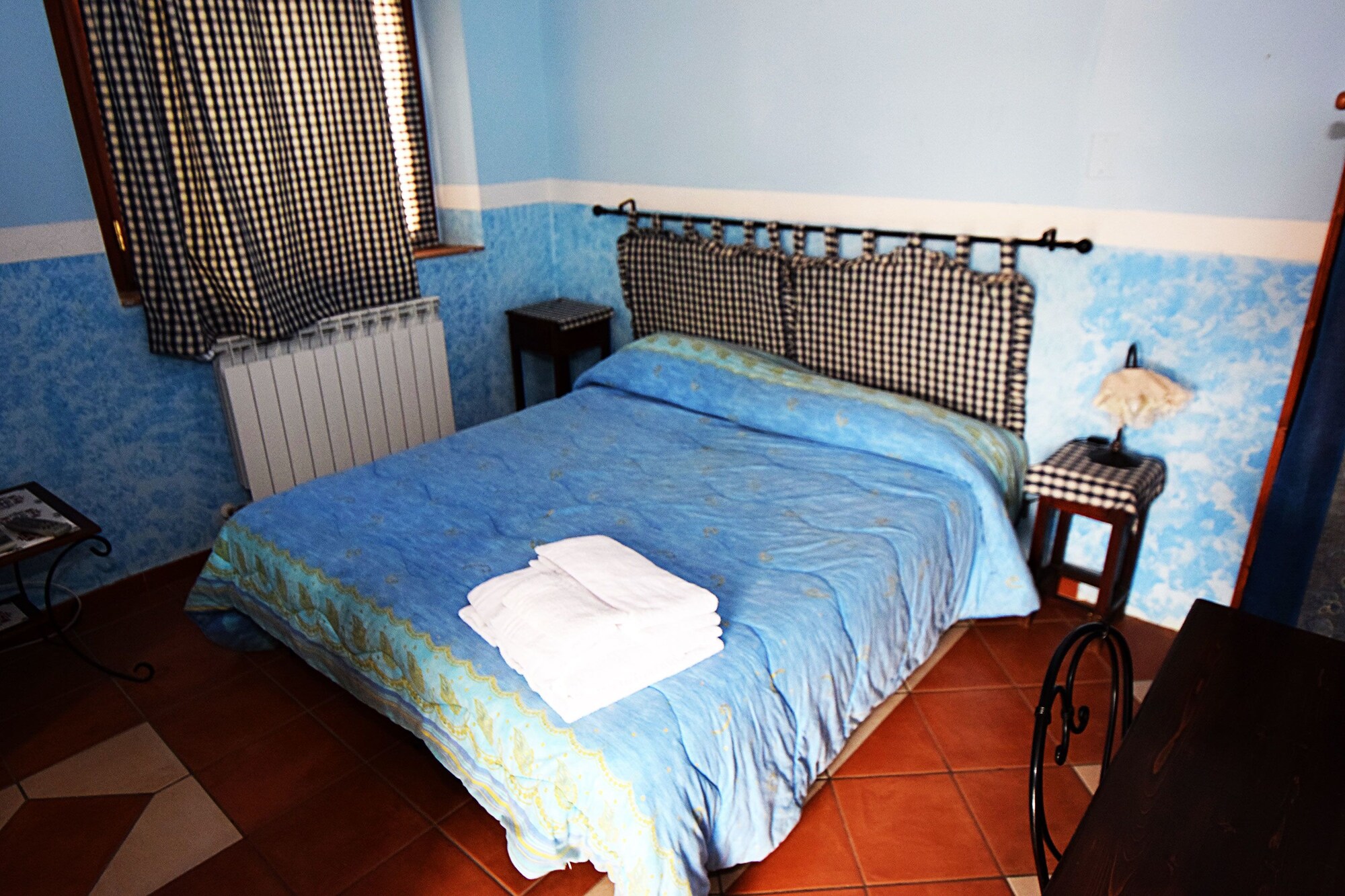 ROOM, SINGLE, DOUBLE BED