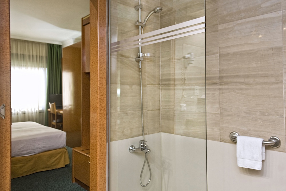 Acacia Suite 40/41