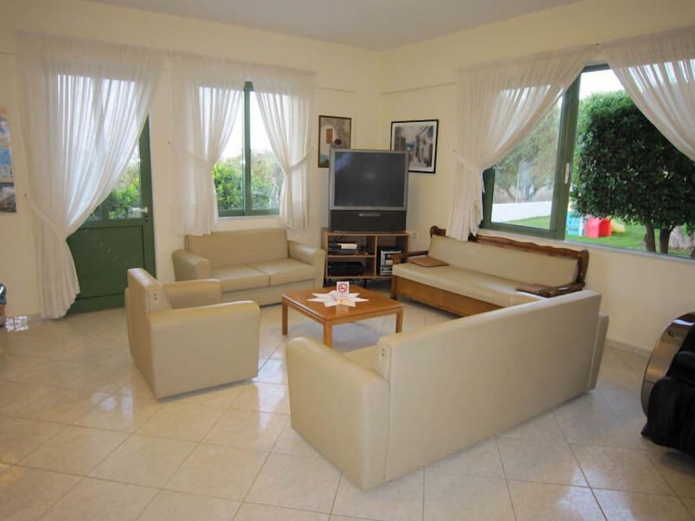 Nikolas Villas Apartments 15/43