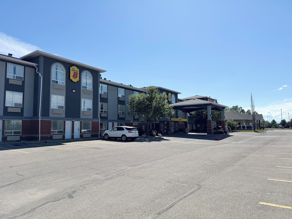 Super 8 By Wyndham High River Ab 62/66