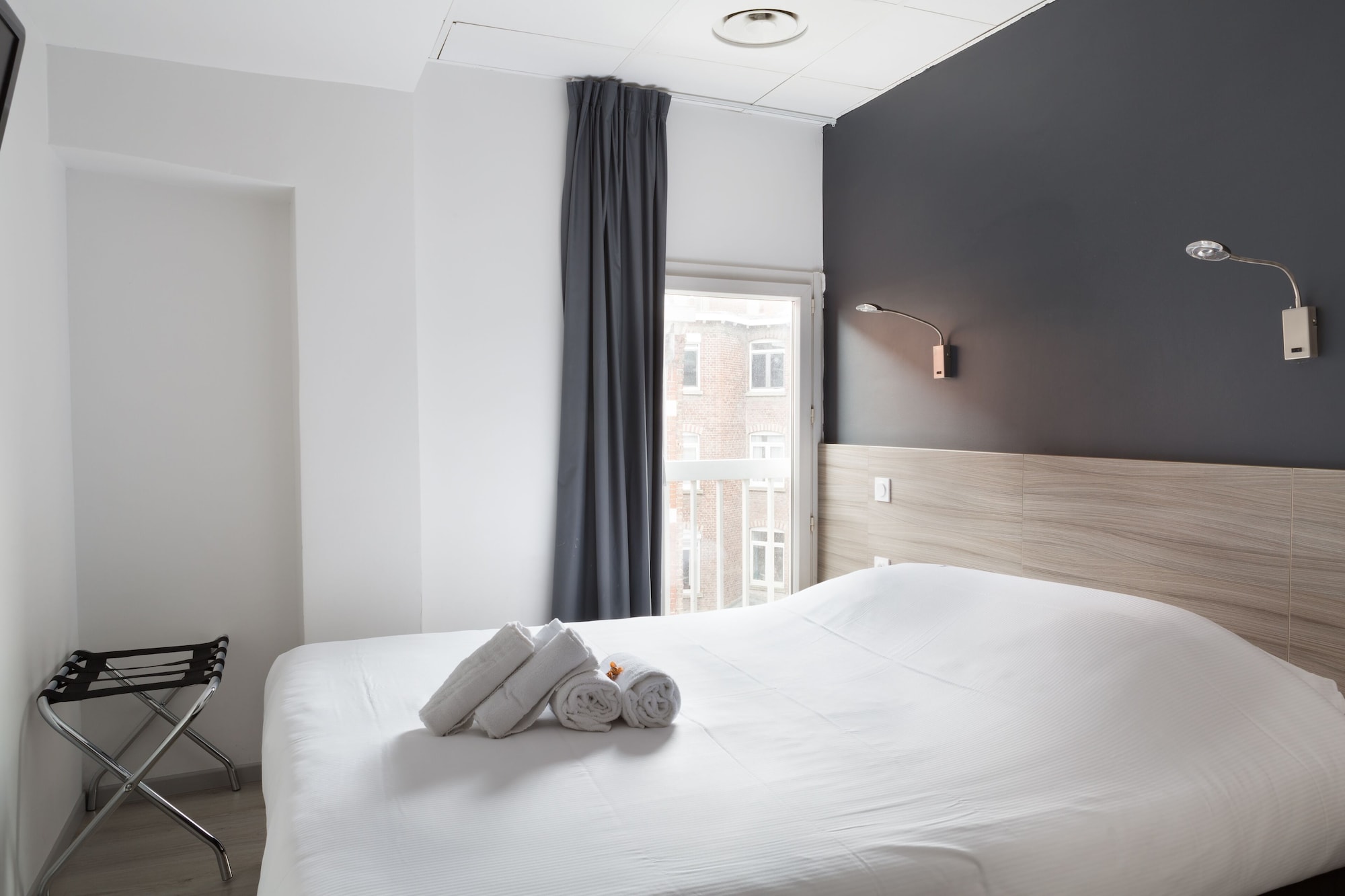COMFORT, TWIN BEDS