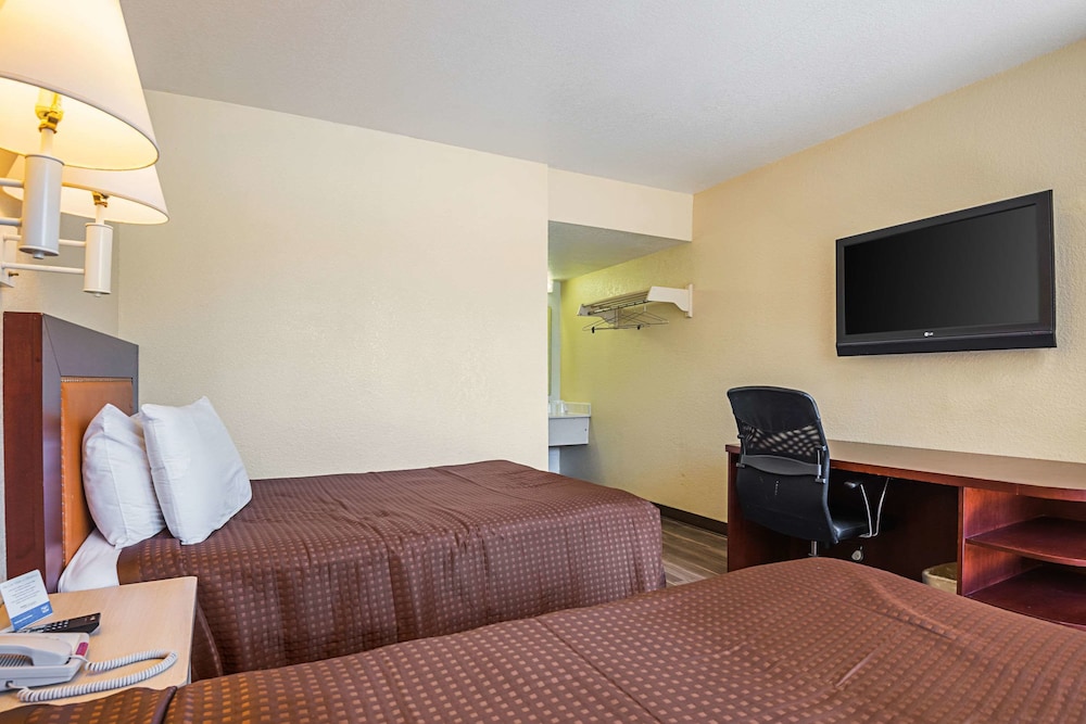 Rodeway Inn Kissimmee Maingate West 25/38