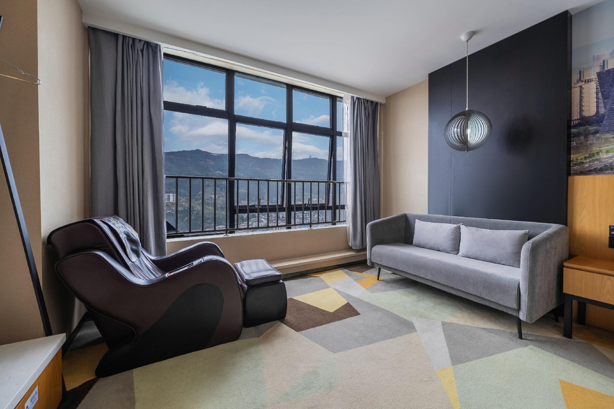 Chonpines Hotel (Guangyuan Nanhe Central Square) 24/33