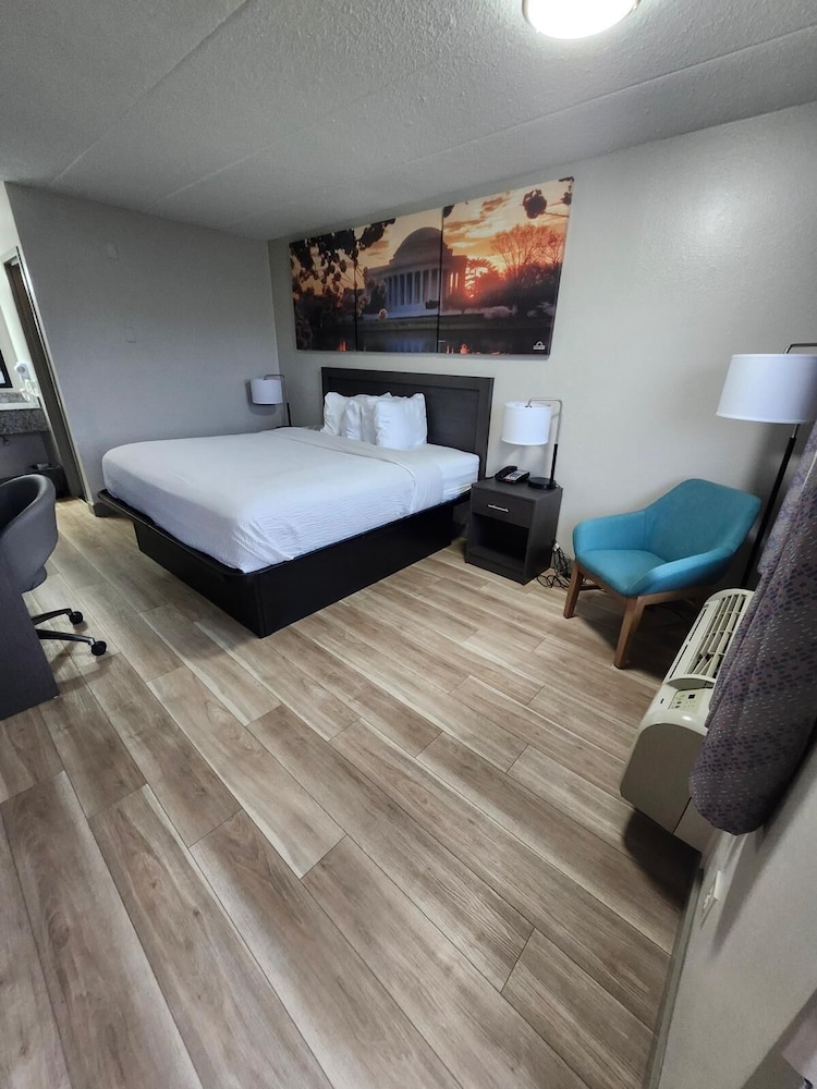 Days Inn by Wyndham Charleston WV 18/33