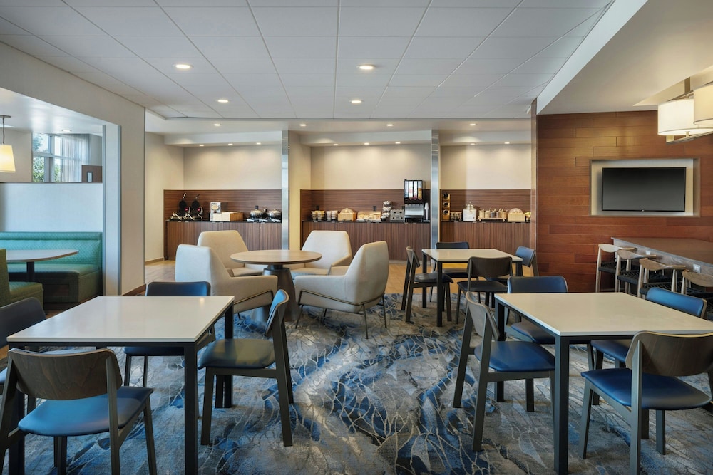 Fairfield Inn And Suites By Marriott Lincoln Southeast 52/64