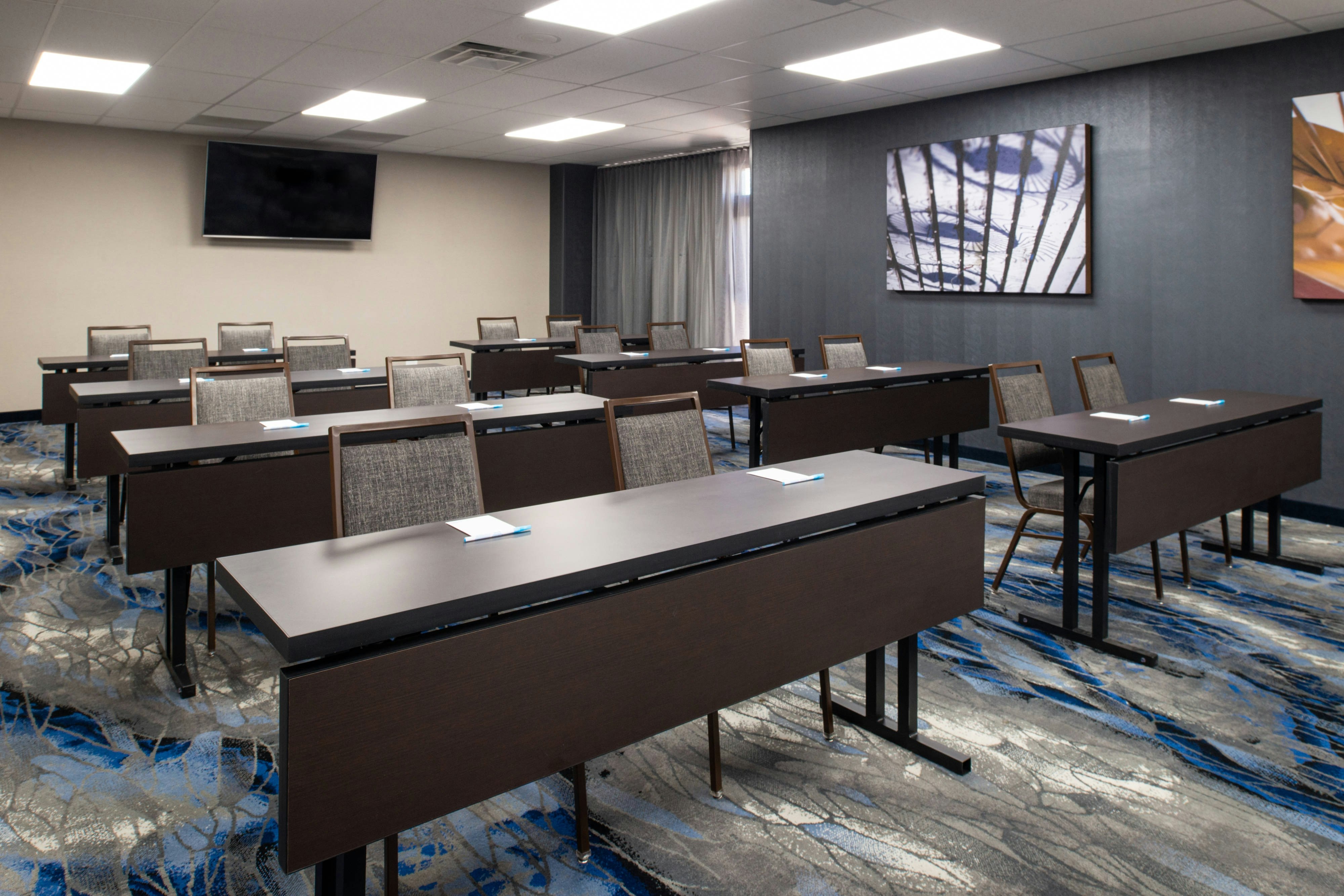 Fairfield Inn and Suites by Marriott Bakersfield Central 33/37