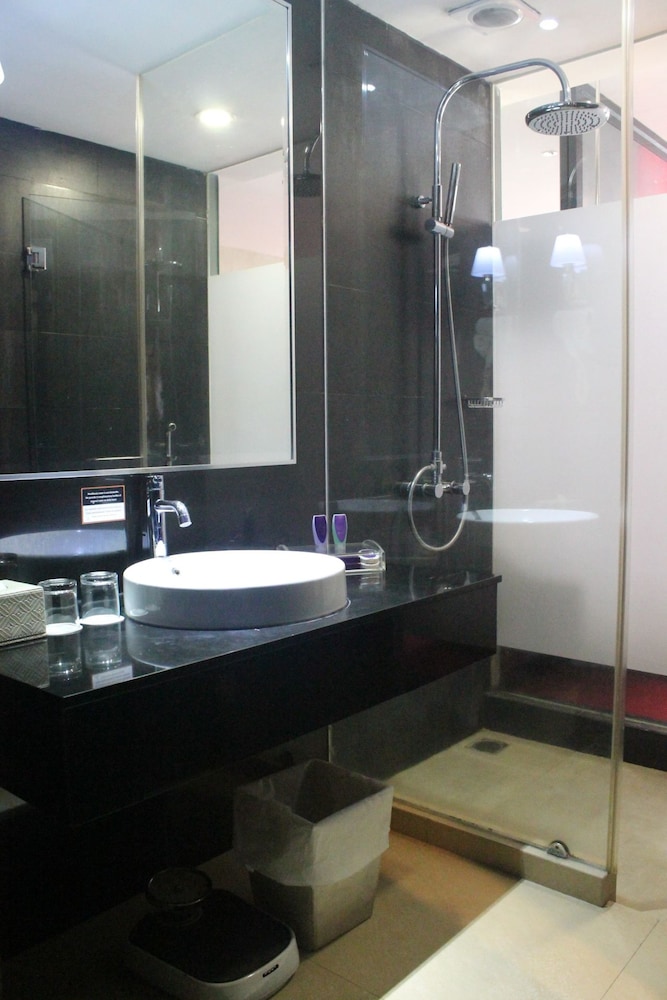 Amaroossa Cosmo Jakarta 49/50