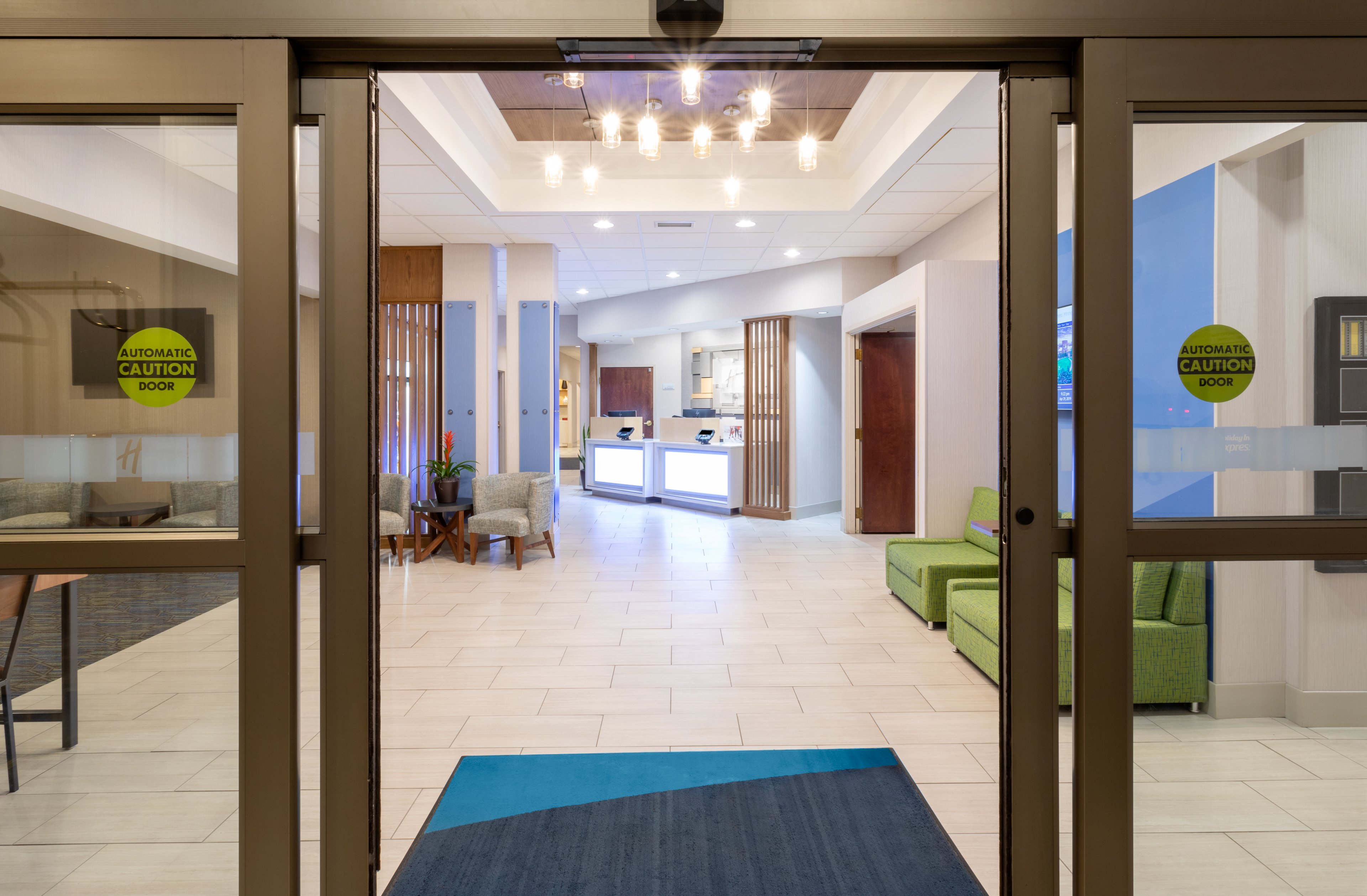 Holiday Inn Express Suites Minneapolis Downtown 43/57