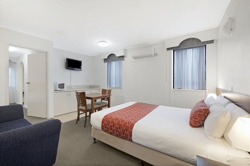 Central Court Motel 12/35