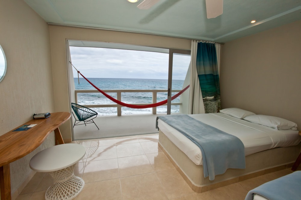 غرفة بسريرين مزدوجين بإطلالة على البحر، Hotel Rocamar Isla Mujeres 4/10