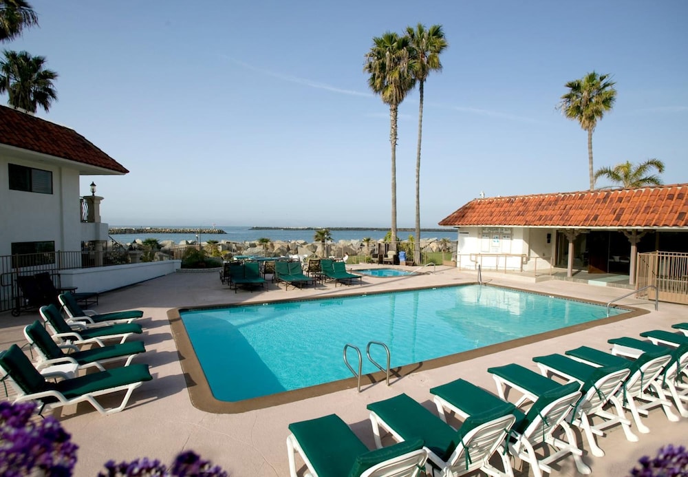 Oceanside Marina Suites 39/43