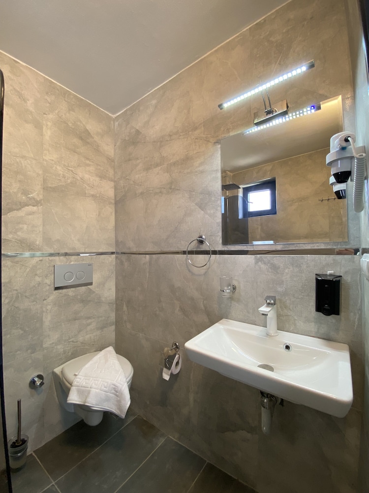 Nefis Hotel 58/60