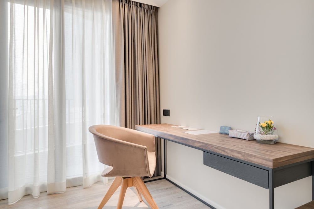 Triple Y Hotel 5/50