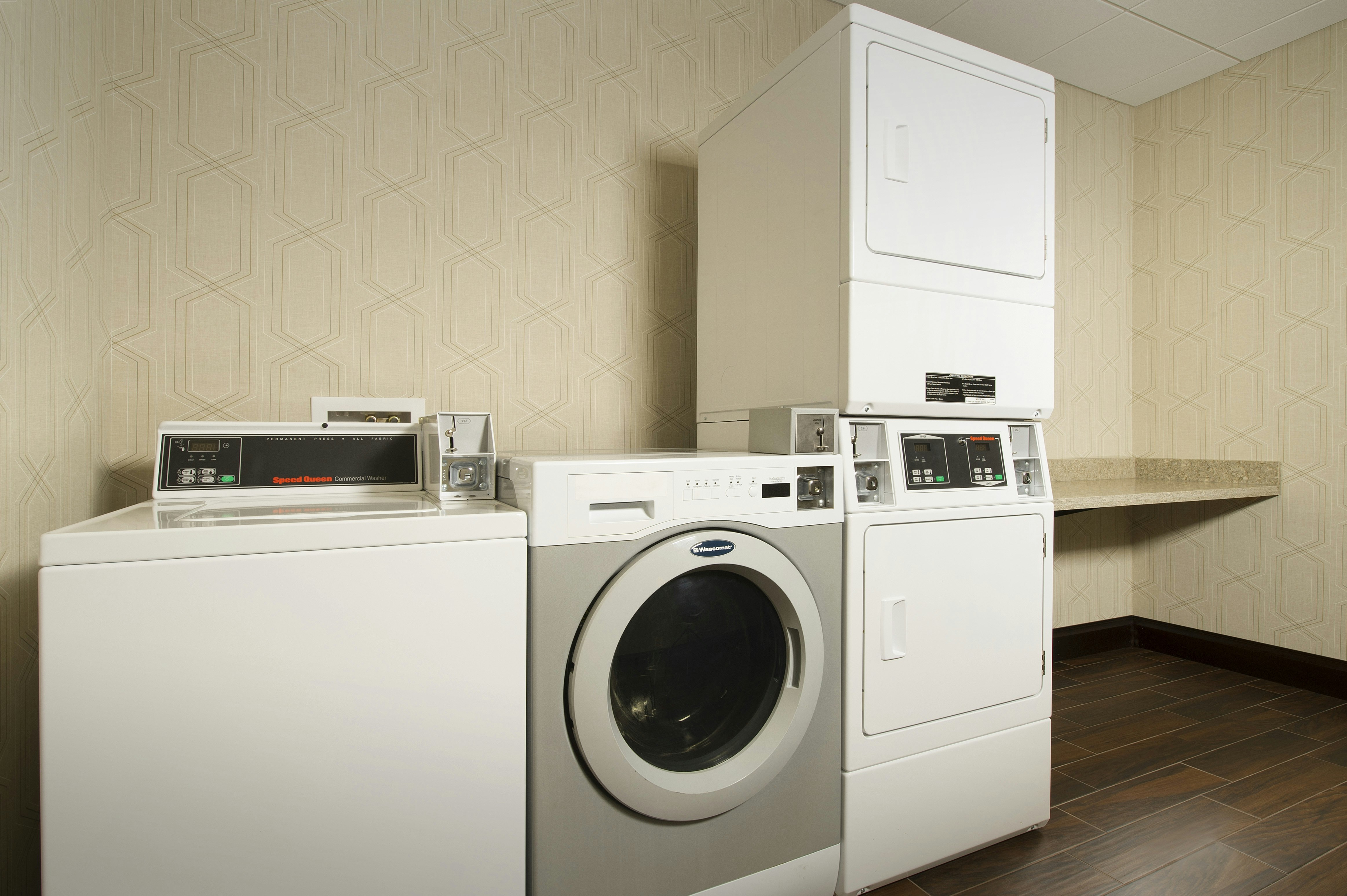 Hampton Inn & Suites Syracuse/Carrier Circle 12/47