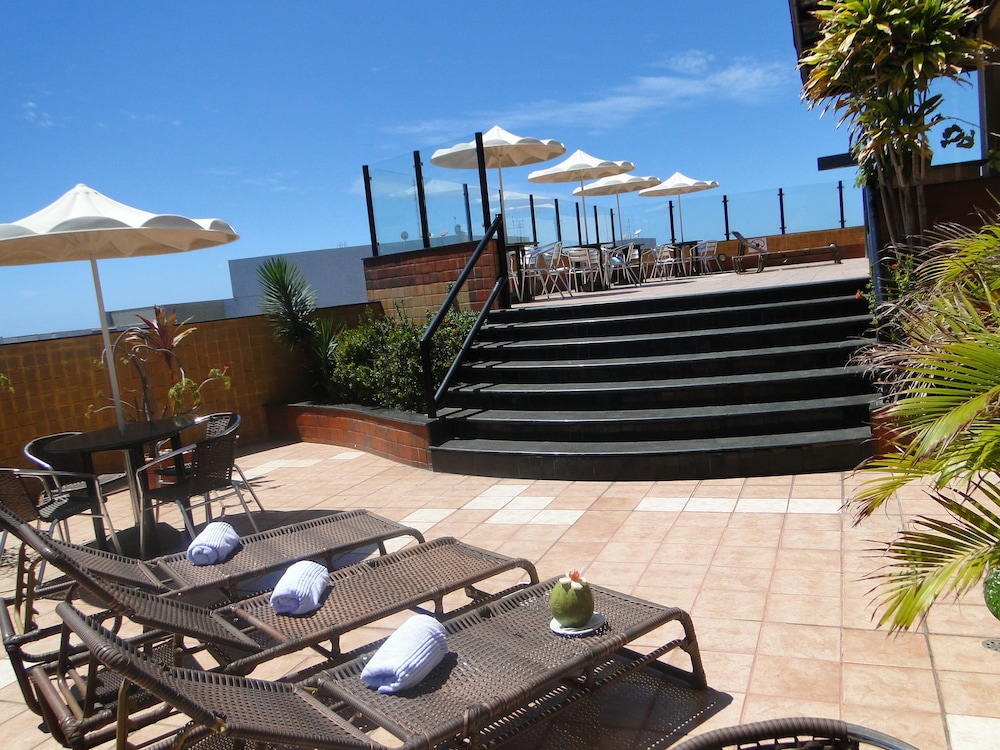 Plaza Praia Suites 67/75