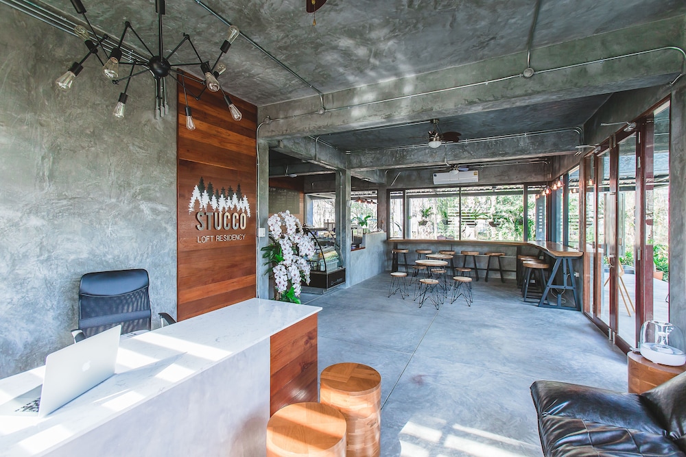 Stucco Loft Residency 46/72