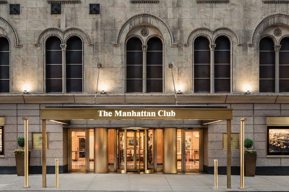 The Manhattan Club 3/76