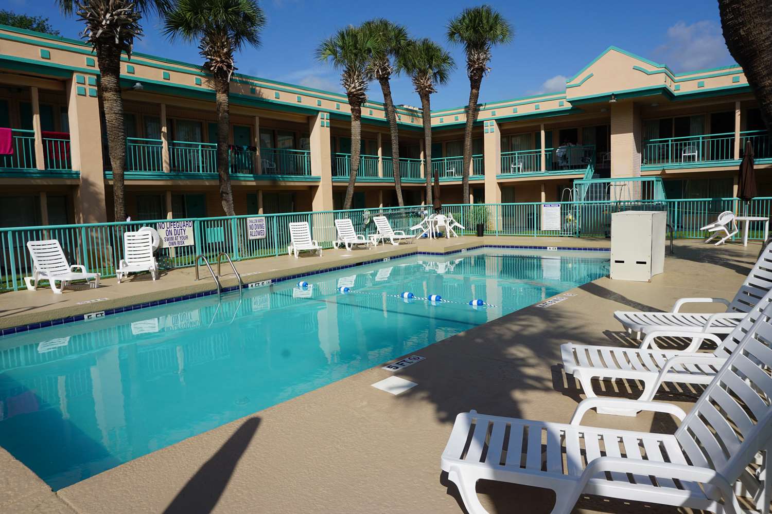 Super 8 Myrtle Beach/Ocean Blvd. 1/3