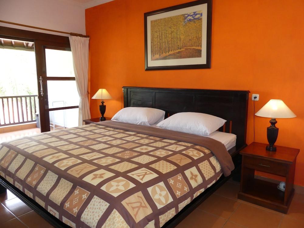 Resort, Deluxe