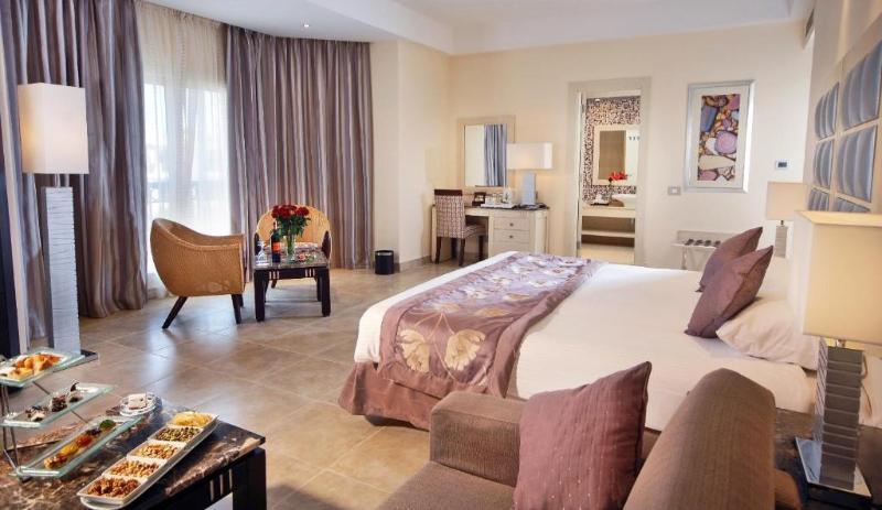 CLUB DELUXE ROOM