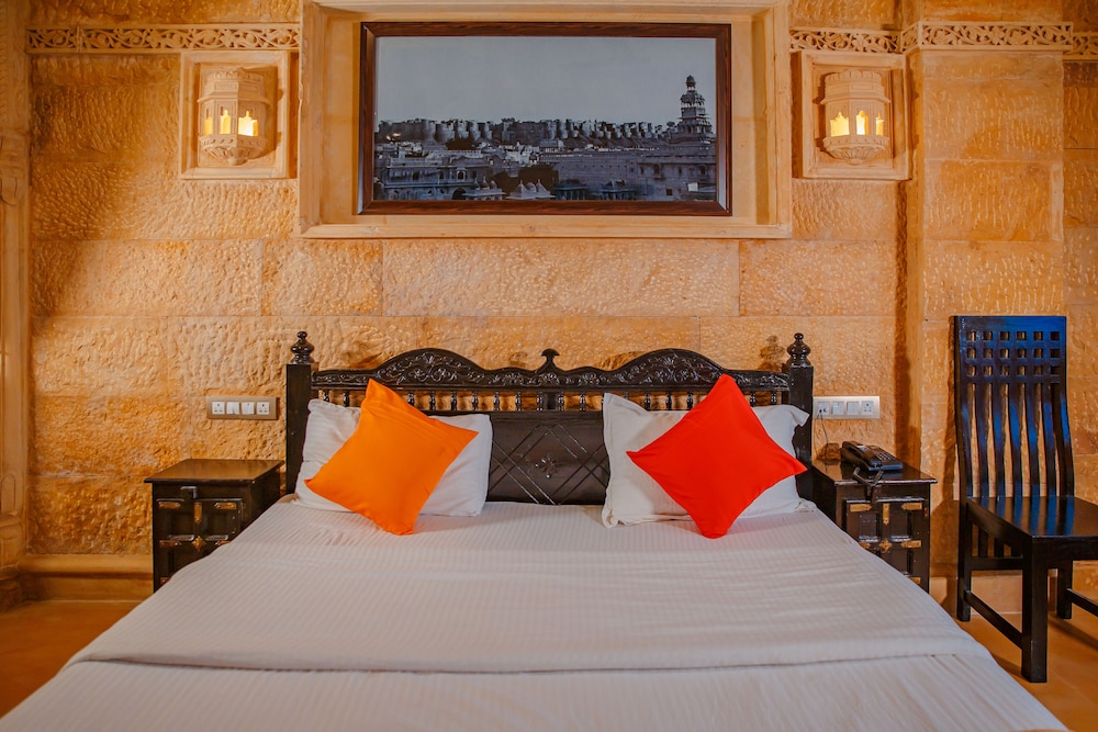 Vista Rooms at Patwa Haveli Road 57/63