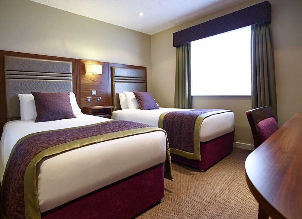 Briar Court Hotel 7/70
