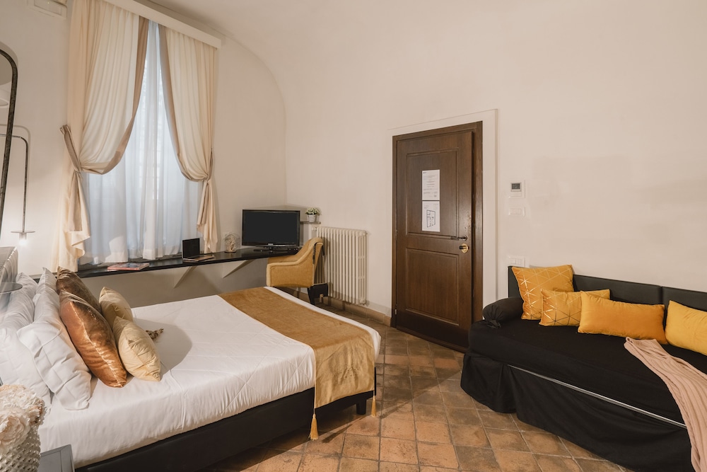 ROOM, TRIPLE