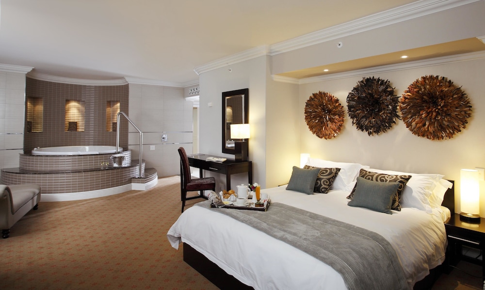 The Cascades Hotel At Sun City Resort 8/50