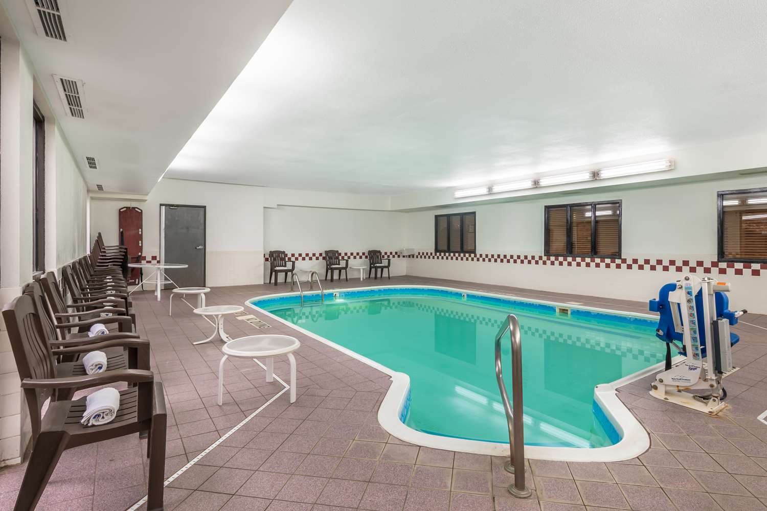 Best Western St. Louis Fairview Heights 18/20