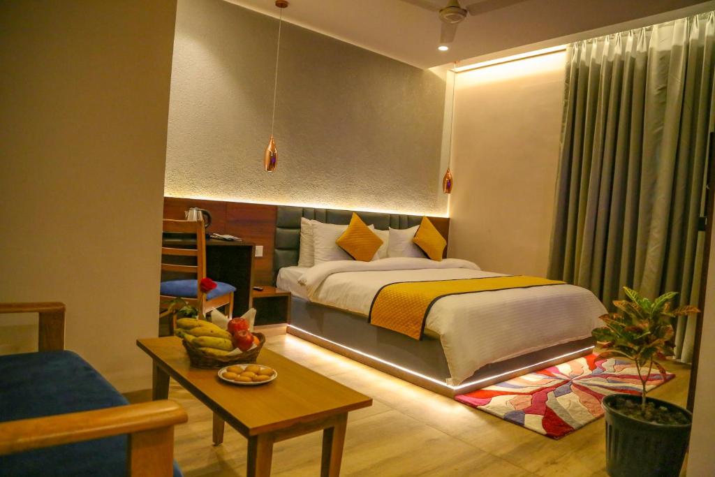 Four Leaf Hotel Sapphire Blue, Varanasi 3/9