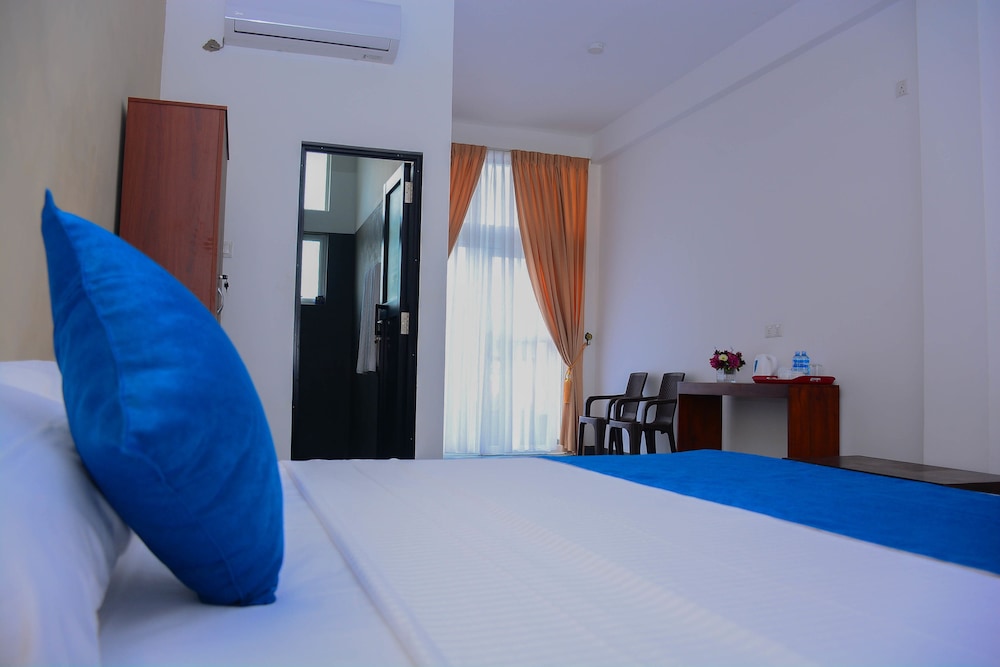 Hotel Star White Negombo 12/50