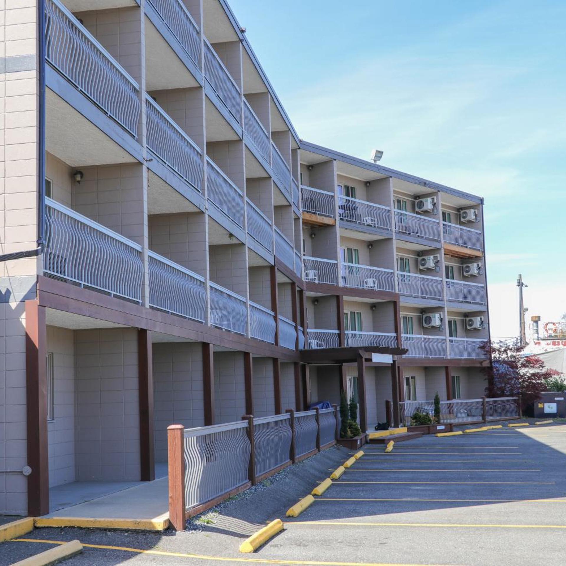 Waterfront Suites And Marina 24/29