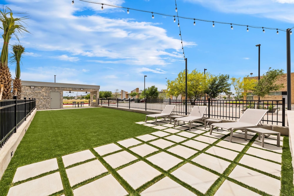 Everhome Suites Brownsville 60/66