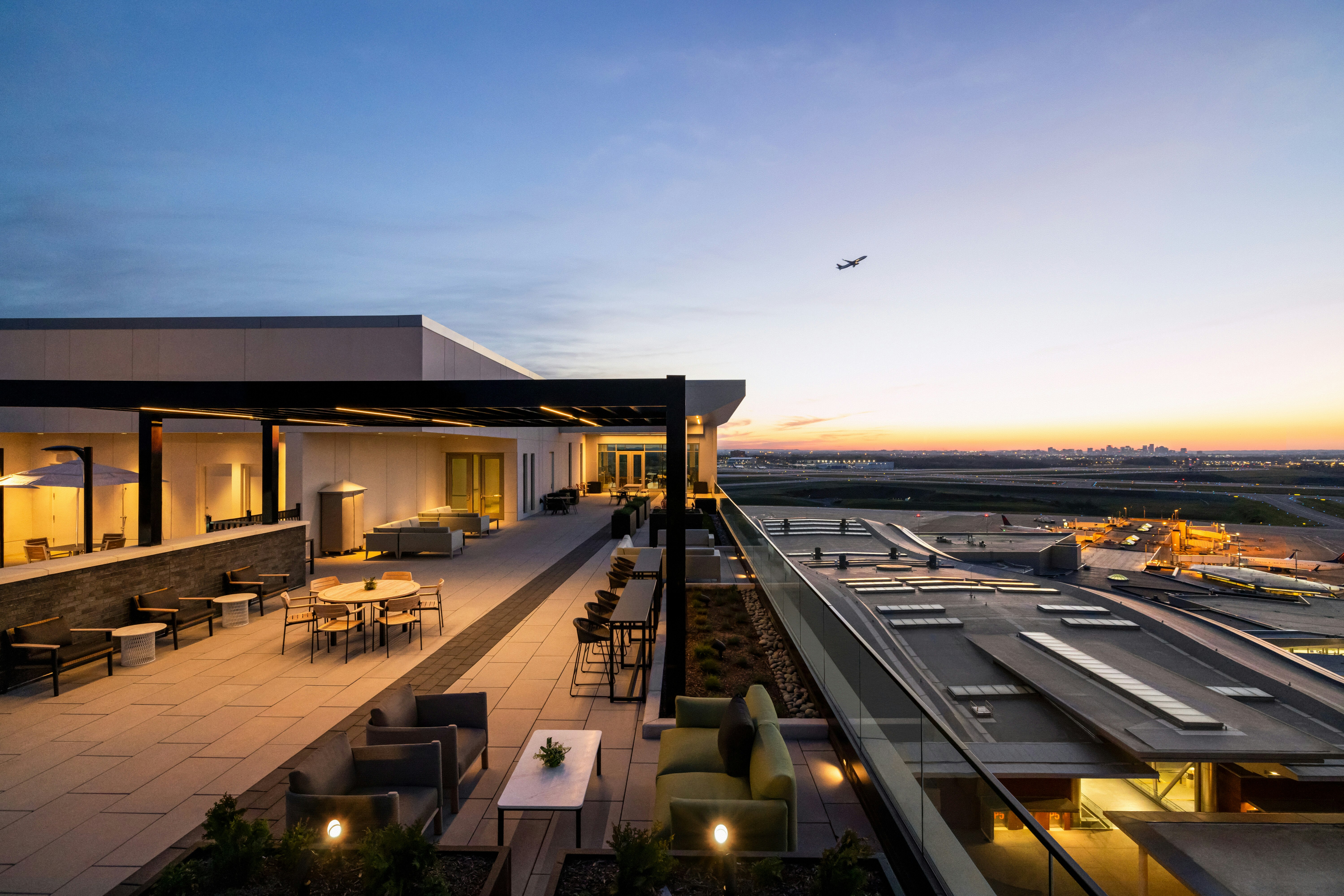 Hilton BNA Nashville Airport Terminal 49/53