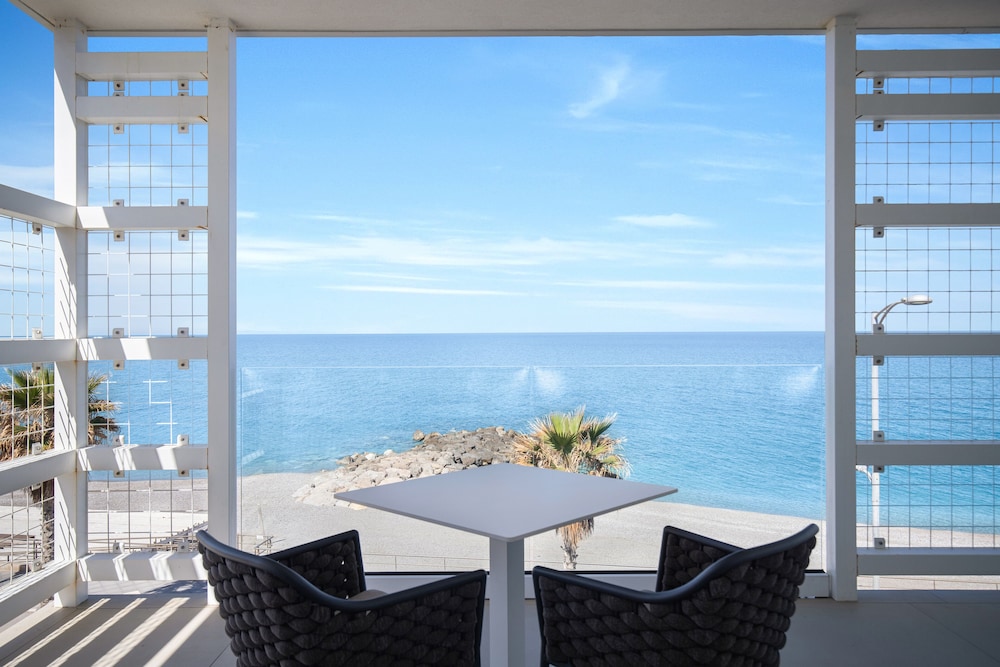Seaside Hotel 35/42