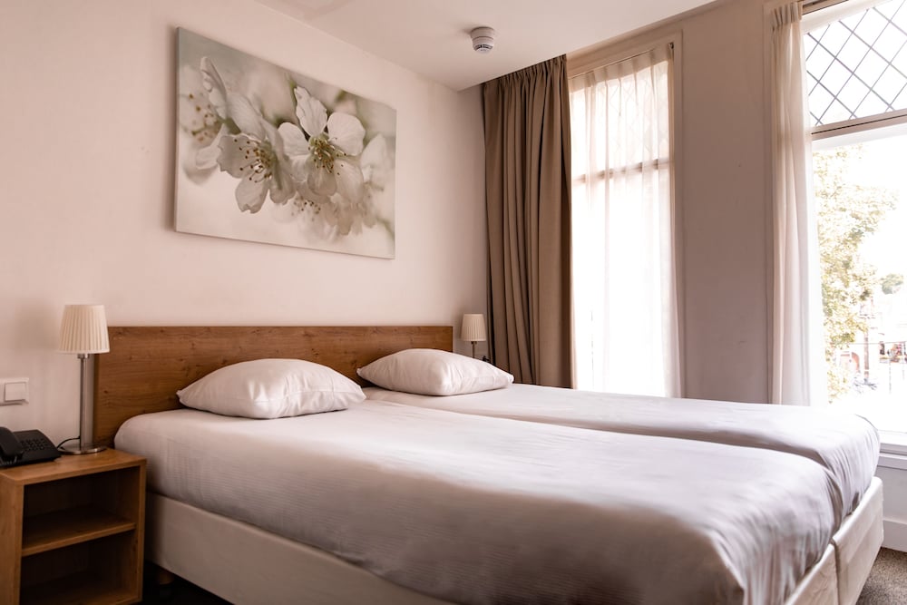 Ambassador City Centre Hotel 18/76