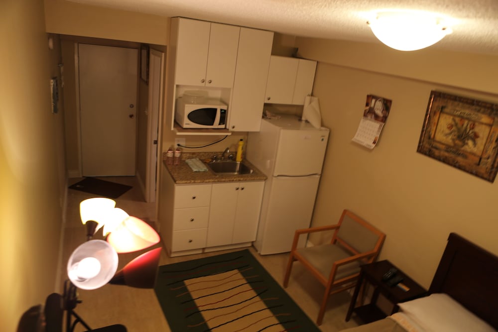 Toronto Furnished Living 37/52