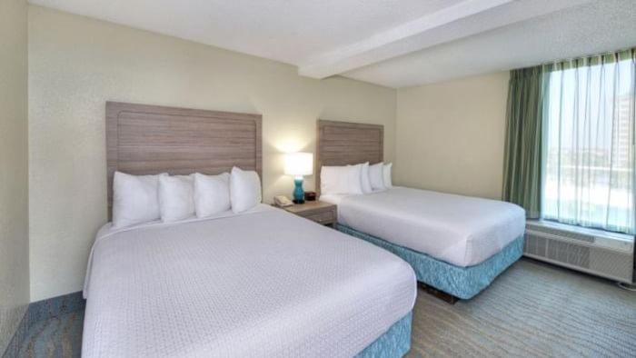 Studio, Queen Bed, Accessible