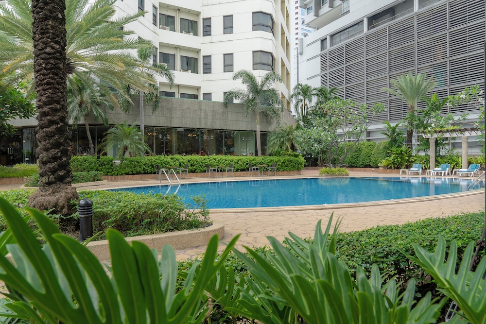 GRAND DIAMOND SUITES 63/71