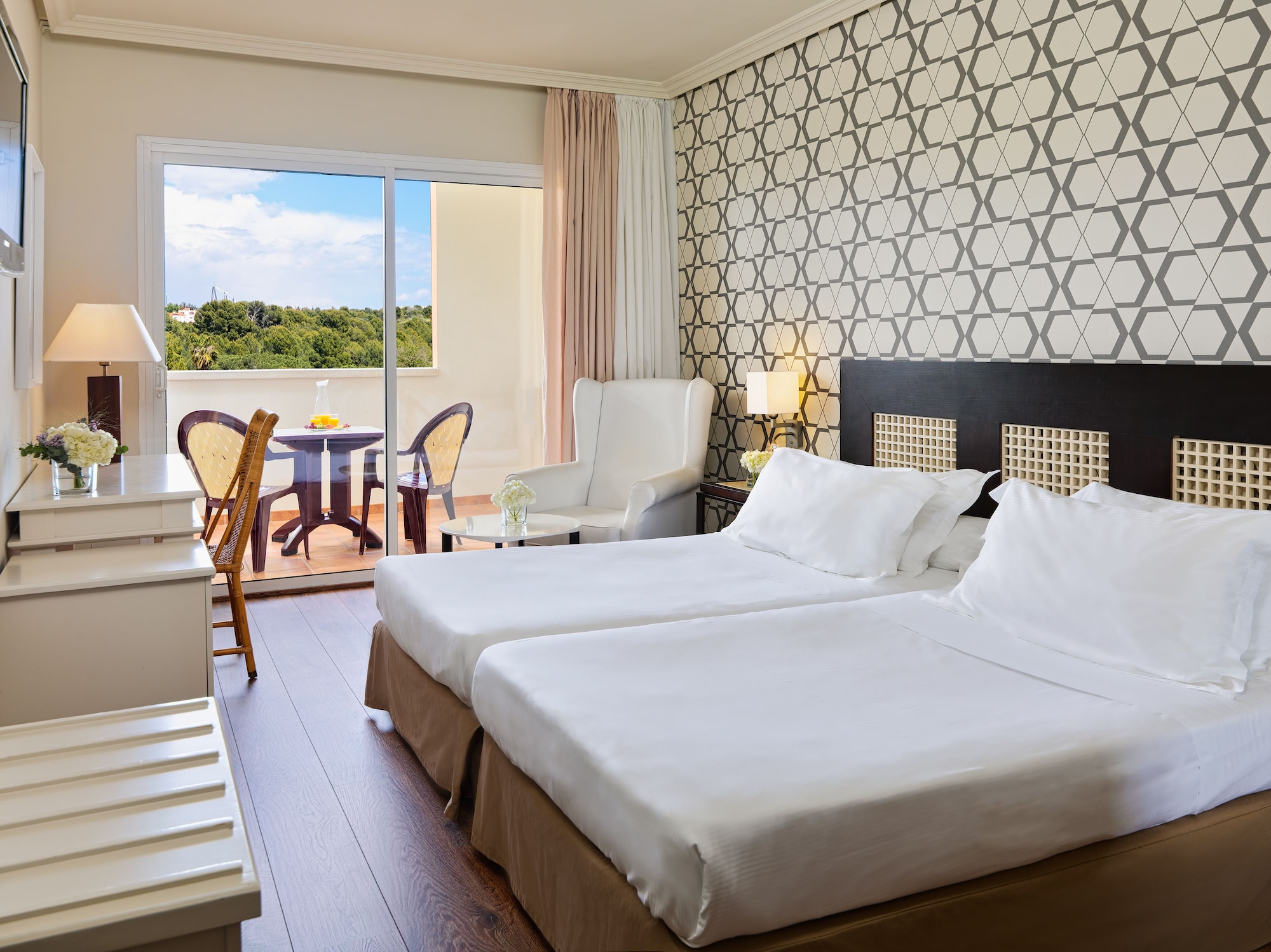 ROOM, DOUBLE BED, POOL VIEW