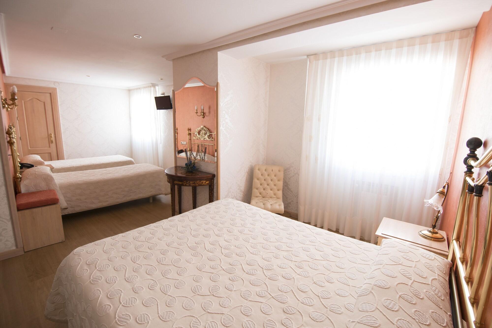 Hotel Julia 4/19