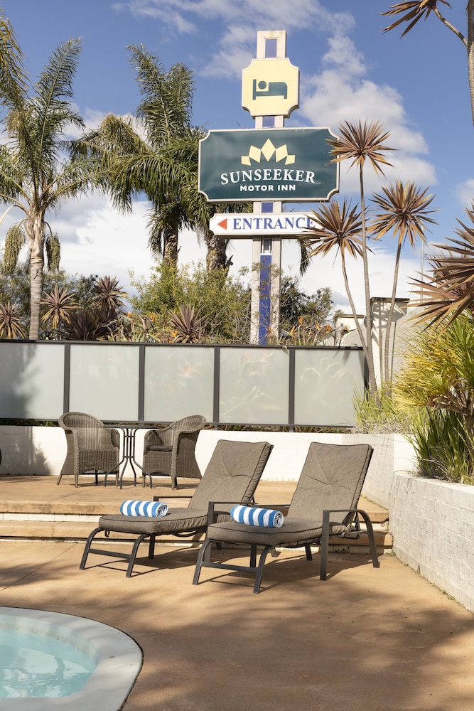 Sunseeker Motor Inn 39/66