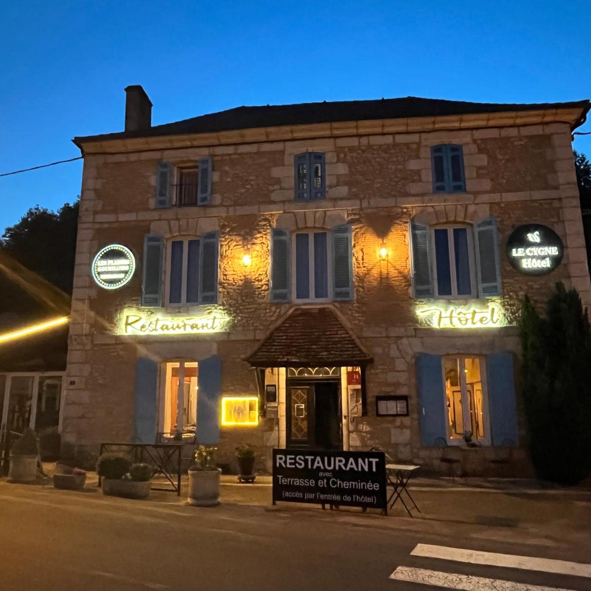 HOTEL LE CYGNE 1/50
