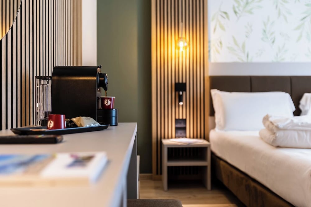 DELUXE, TWIN BEDS, BALCONY