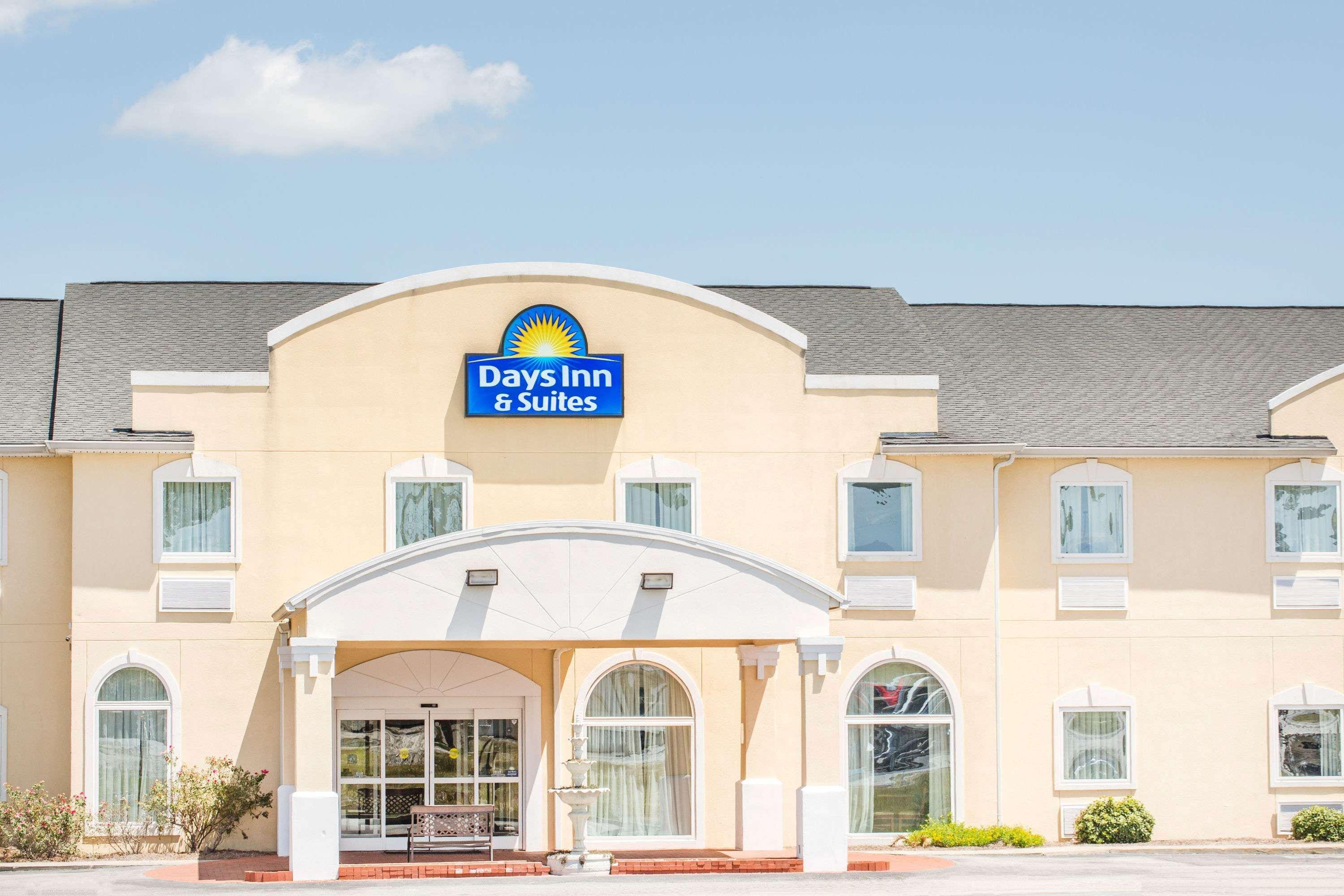 Days Inn & Suites by Wyndham Swainsboro 1/21