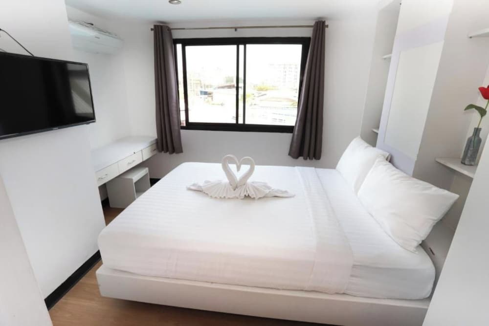 C Tower Hotel 15/43