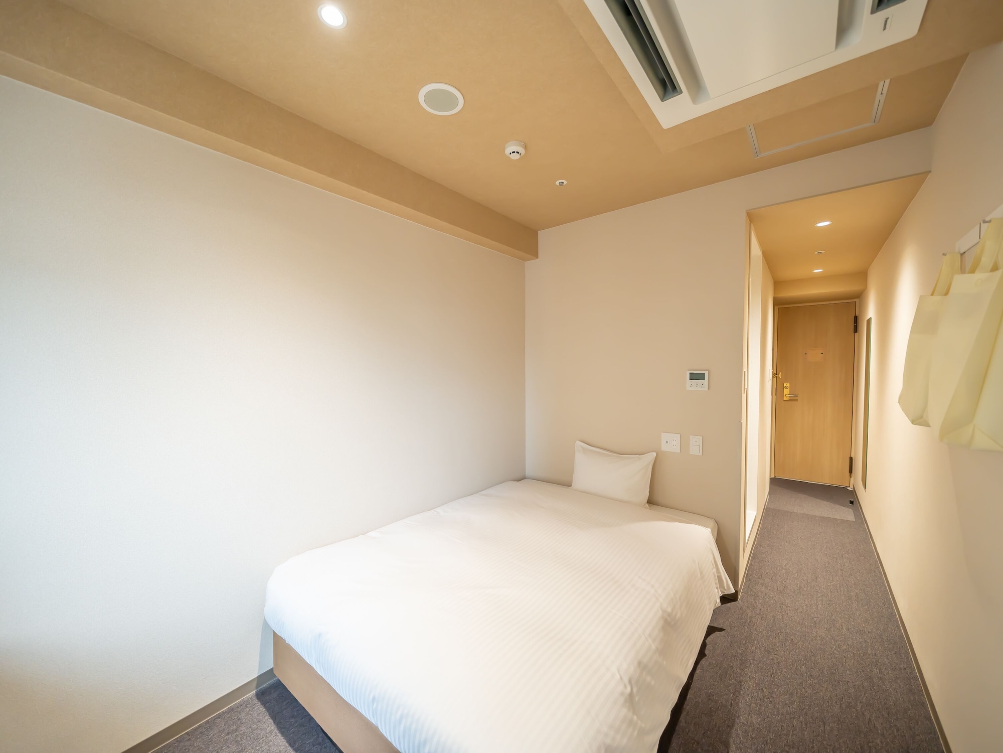 STANDARD, DOUBLE BED, NO CLEANING SERVICES, SMOKING