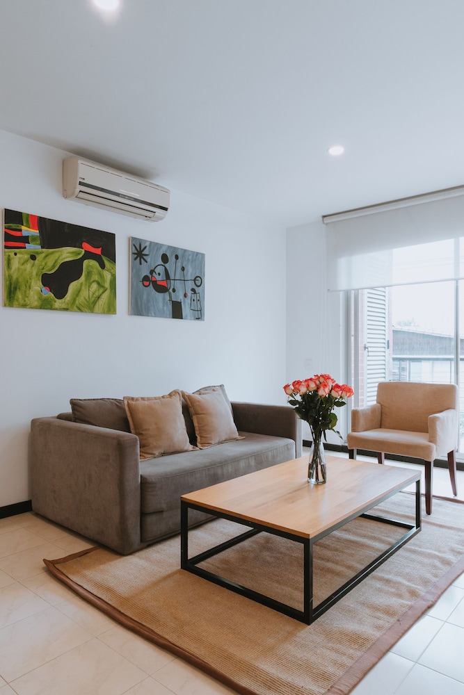 Travelers Apartamentos and Suites Orange Medellin 35/50